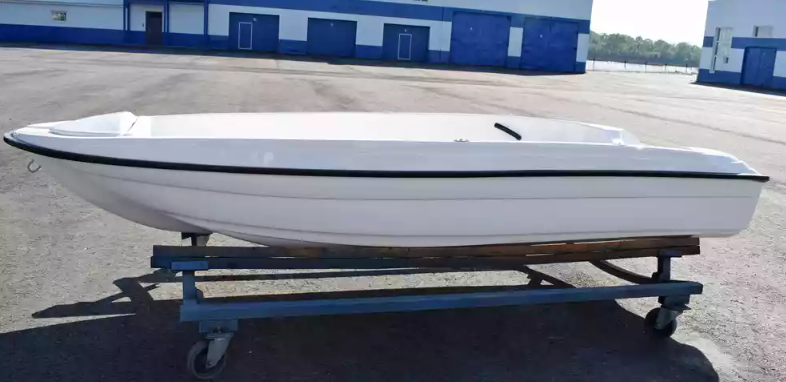 Стеклопластиковая лодка Пингвин (тримаран) в Череповце