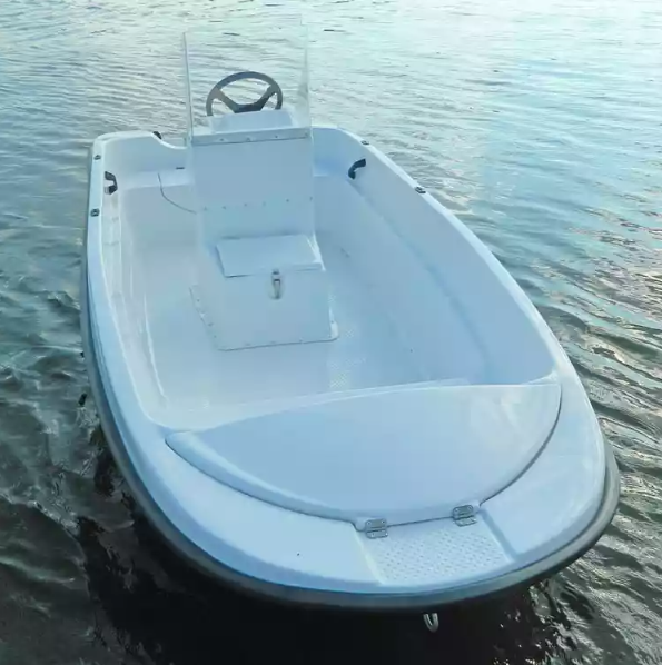 Стеклопластиковая лодка Пингвин с консолью (тримаран) в Череповце