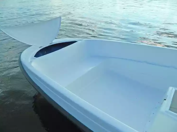 Стеклопластиковая лодка Пингвин с консолью (тримаран) в Череповце