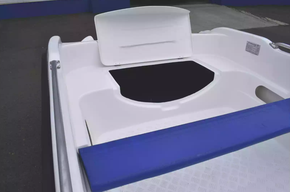 Стеклопластиковая лодка Пингвин New (тримаран) в Череповце