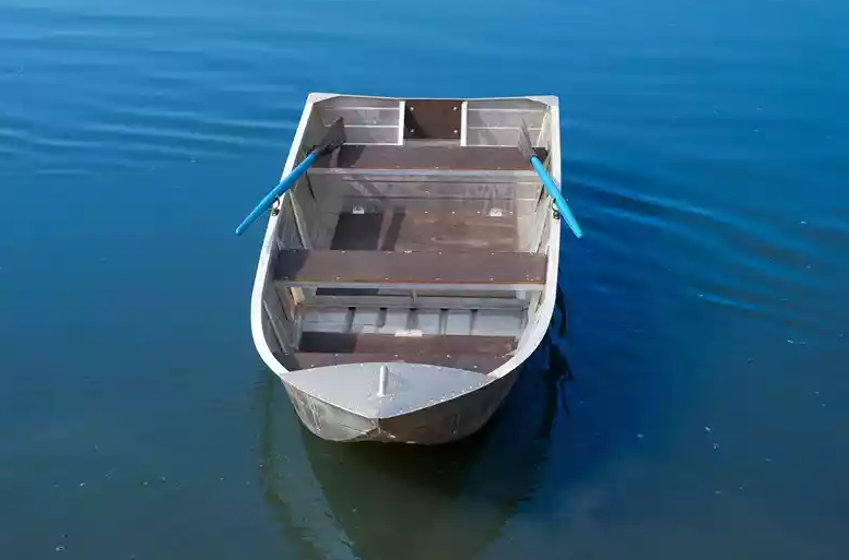 Алюминиевая лодка Вятка-Профи 32 в Череповце