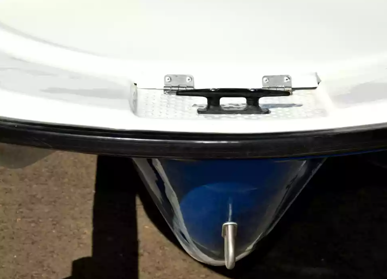 Стеклопластиковая лодка Пингвин с консолью (тримаран) в Череповце