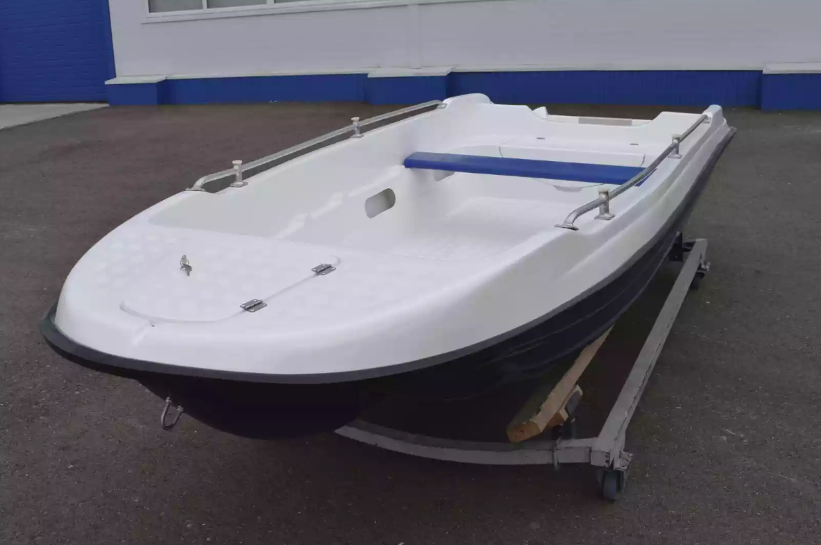Стеклопластиковая лодка Пингвин New (тримаран) в Череповце