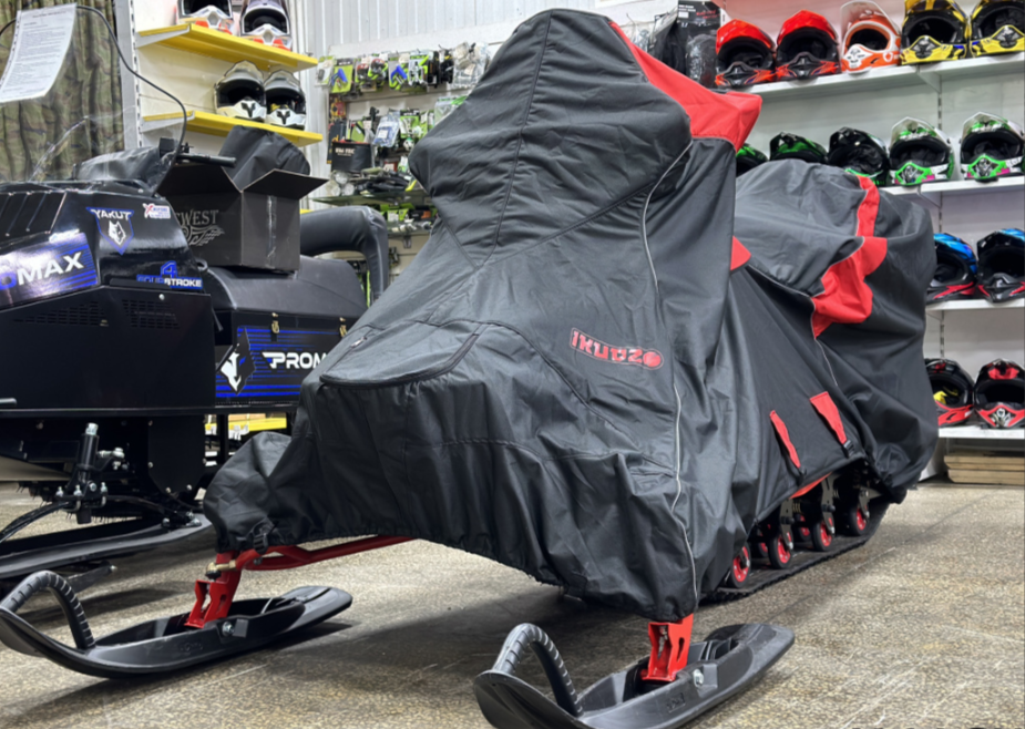 Чехол транспорт. снегохода IKUDZO HUNTER черно-красный Оксфорд ПРЕМИУМ качества с лого IKUDZO в Череповце