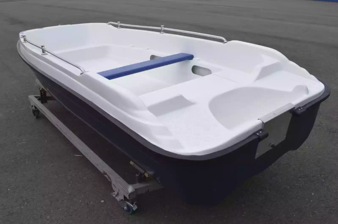 Стеклопластиковая лодка Пингвин New (тримаран) в Череповце