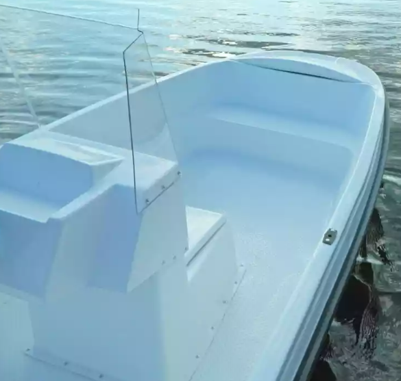 Стеклопластиковая лодка Пингвин с консолью (тримаран) в Череповце
