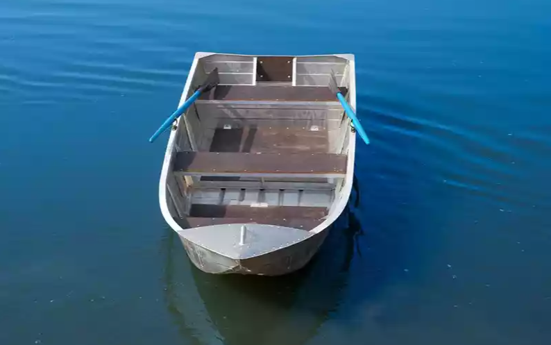 Алюминиевая лодка Вятка-Профи 37 в Череповце