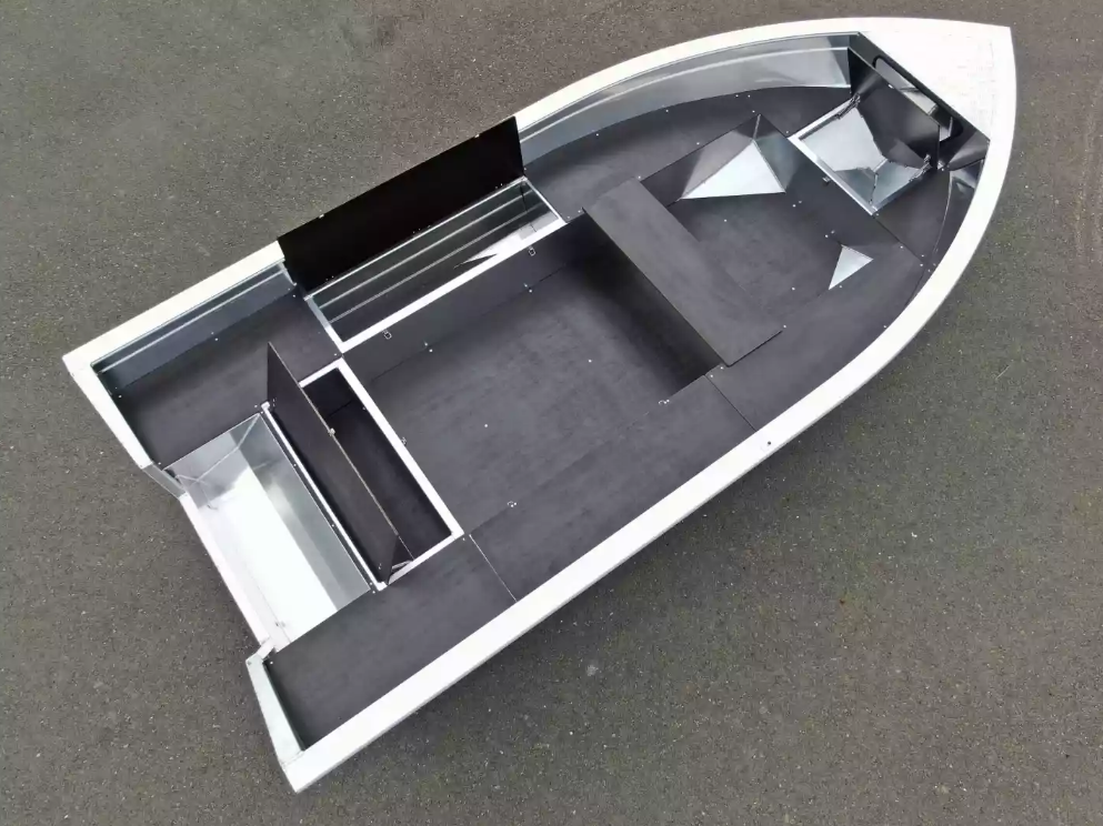 Алюминиевая лодка  Неман-420 в Череповце