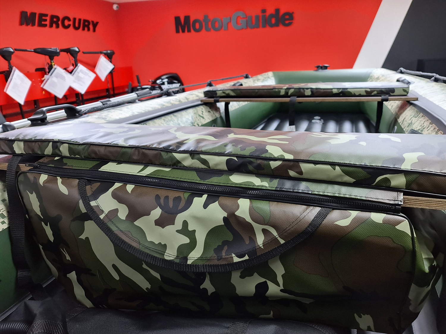 КОМПЛЕКТ МЯГКИХ НАКЛАДОК С СУМКОЙ ДЛЯ ЛОДОК 105Х20 КАМУФЛЯЖ в Череповце